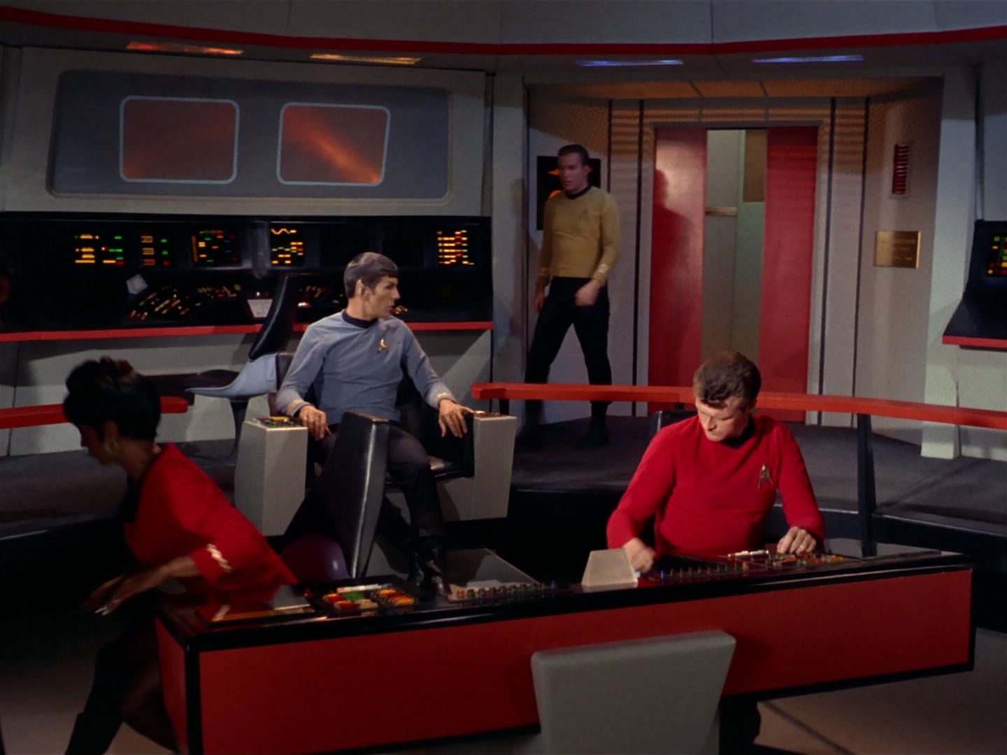 ariane179254_StarTrek_1x04_TheNakedTime_1164.jpg