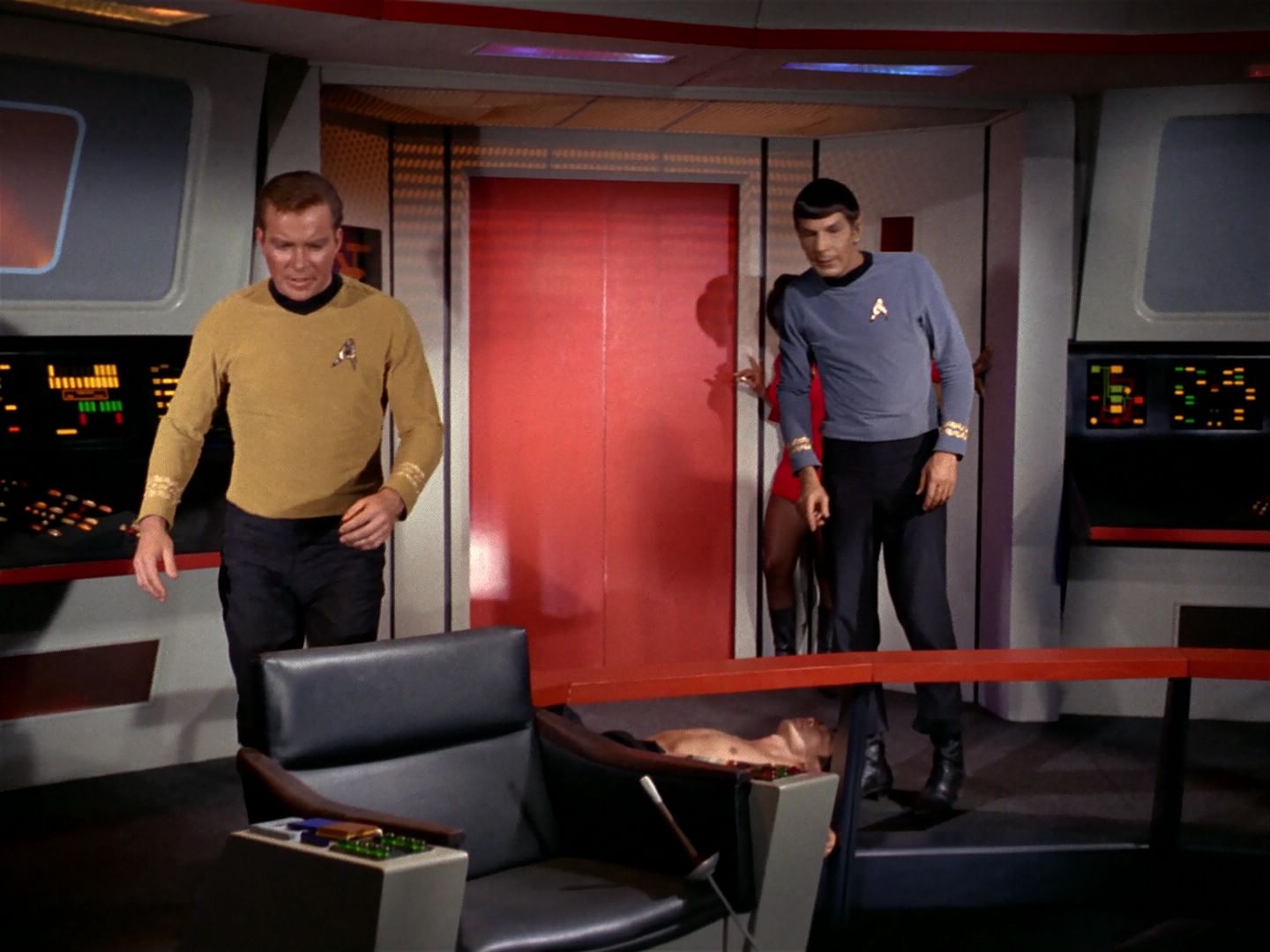 ariane179254_StarTrek_1x04_TheNakedTime_1283.jpg