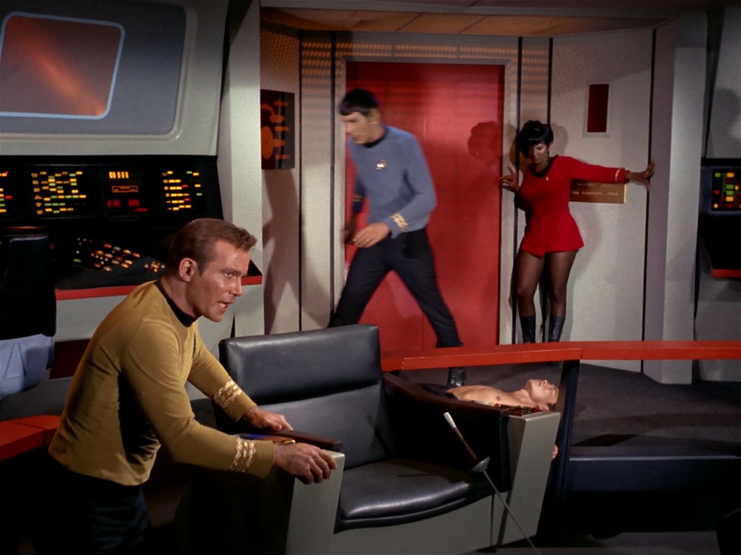 ariane179254_StarTrek_1x04_TheNakedTime_1286.jpg