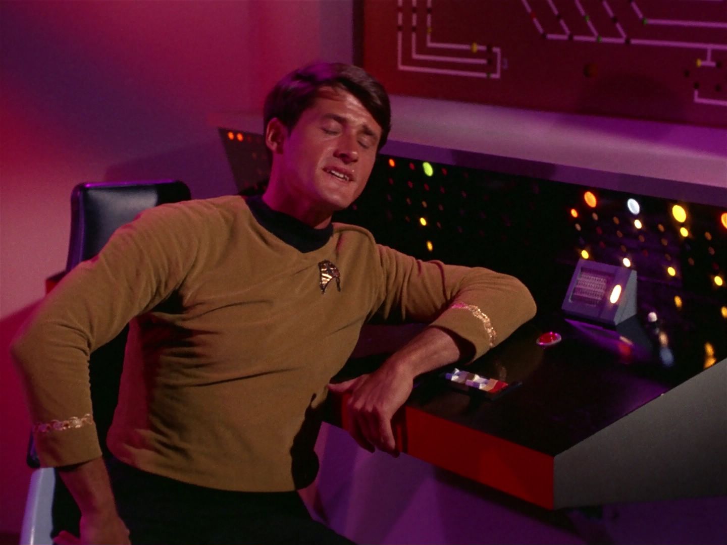 ariane179254_StarTrek_1x04_TheNakedTime_1295.jpg