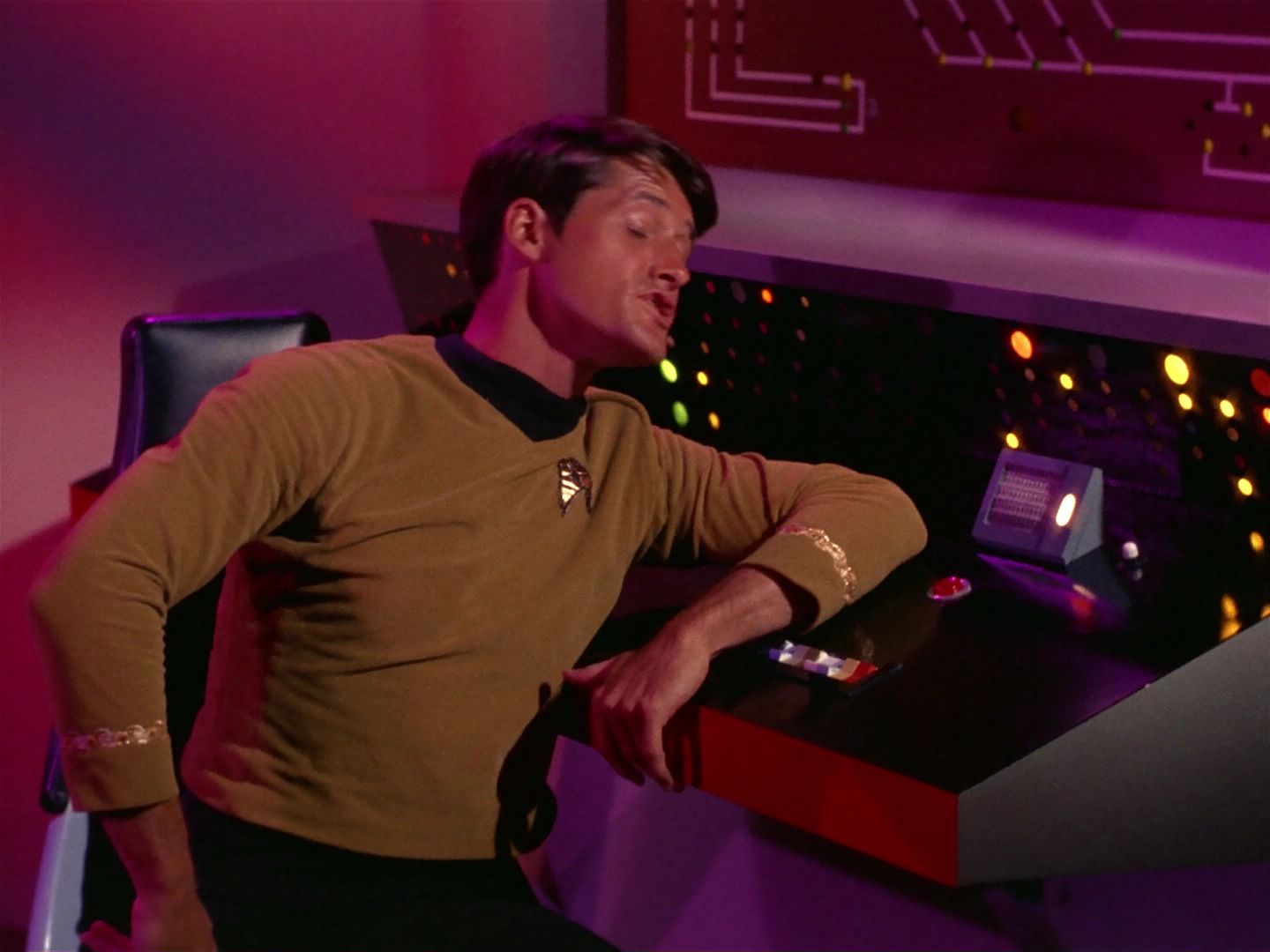 ariane179254_StarTrek_1x04_TheNakedTime_1298.jpg