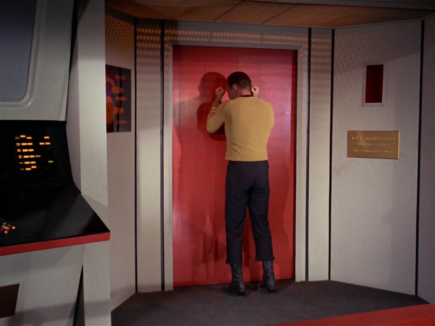 ariane179254_StarTrek_1x04_TheNakedTime_1311.jpg
