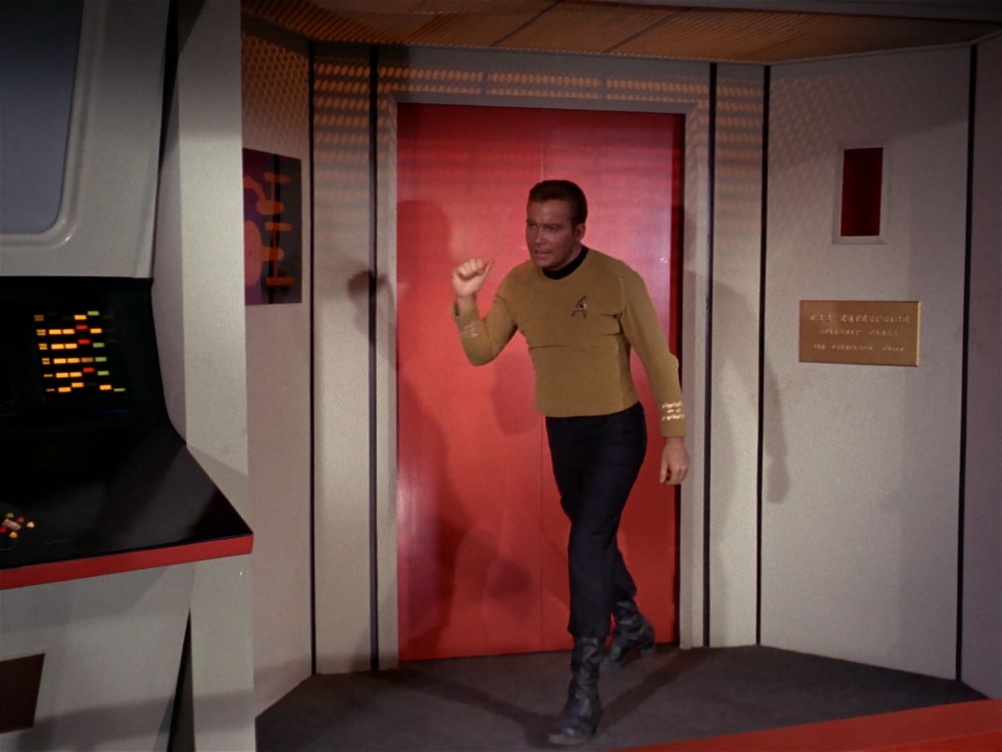 ariane179254_StarTrek_1x04_TheNakedTime_1313.jpg