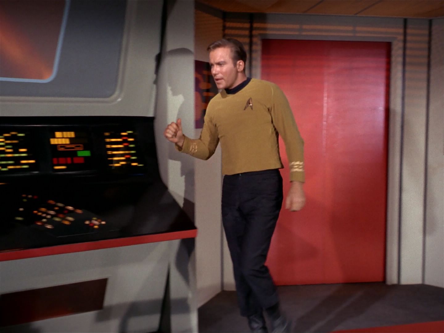 ariane179254_StarTrek_1x04_TheNakedTime_1314.jpg