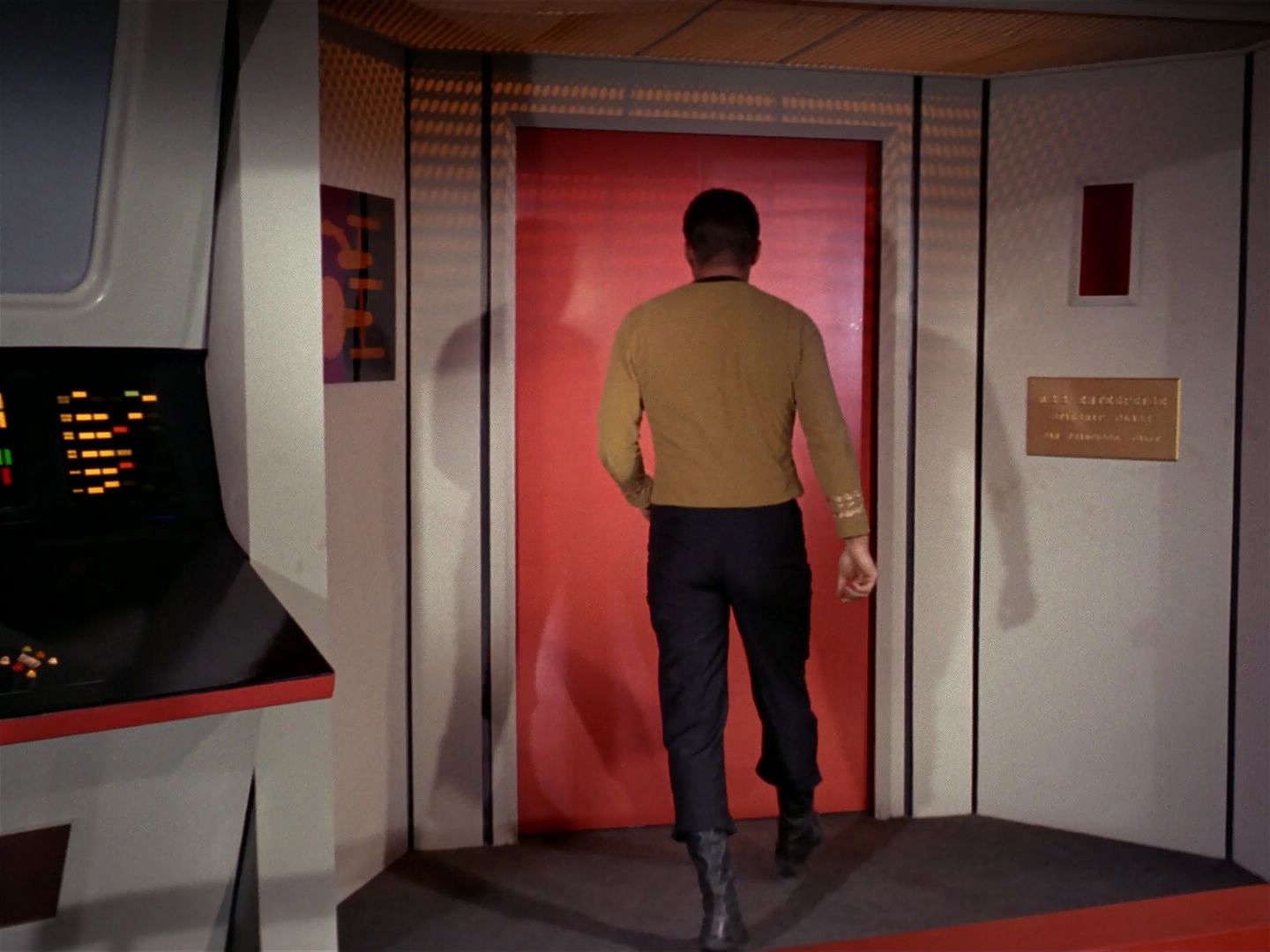 ariane179254_StarTrek_1x04_TheNakedTime_1316.jpg