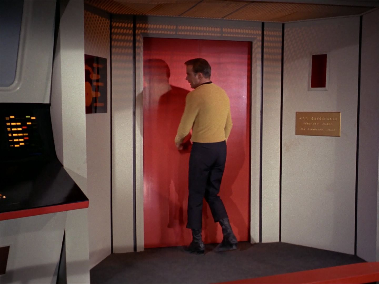 ariane179254_StarTrek_1x04_TheNakedTime_1317.jpg