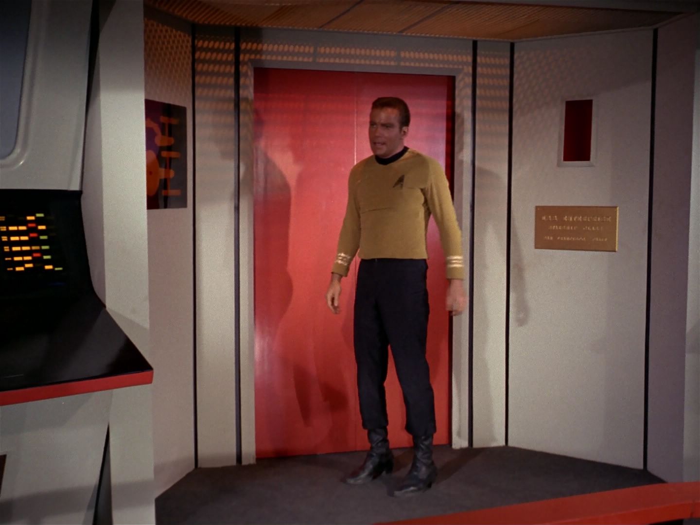 ariane179254_StarTrek_1x04_TheNakedTime_1319.jpg