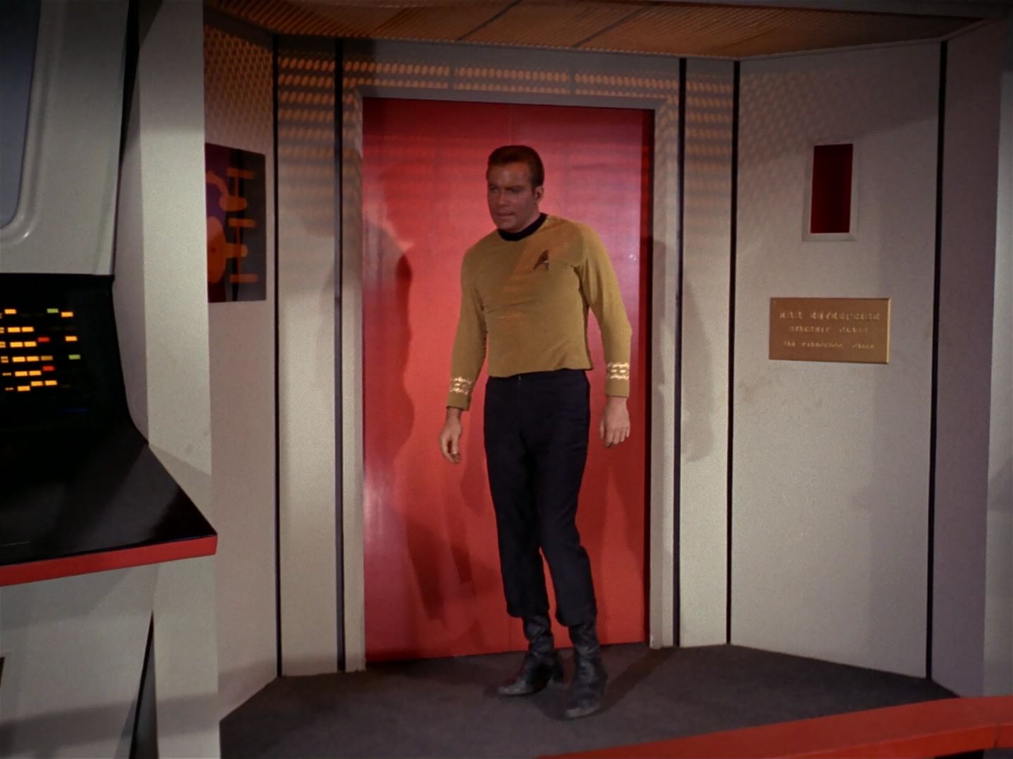 ariane179254_StarTrek_1x04_TheNakedTime_1320.jpg