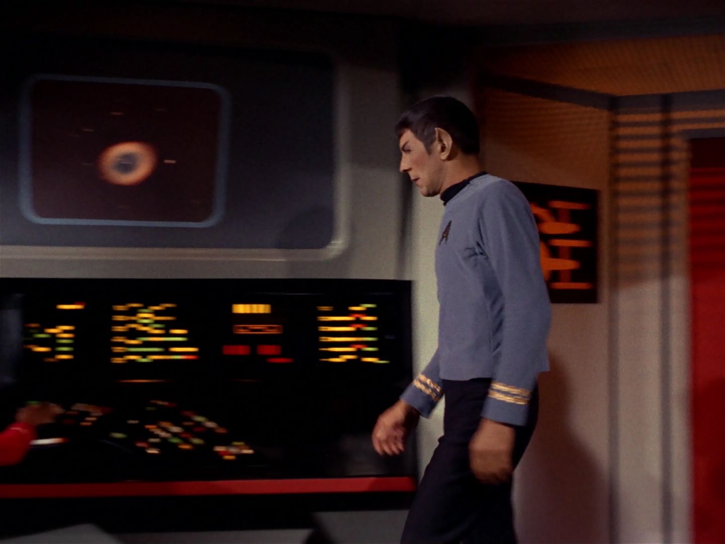 ariane179254_StarTrek_1x04_TheNakedTime_1433.jpg
