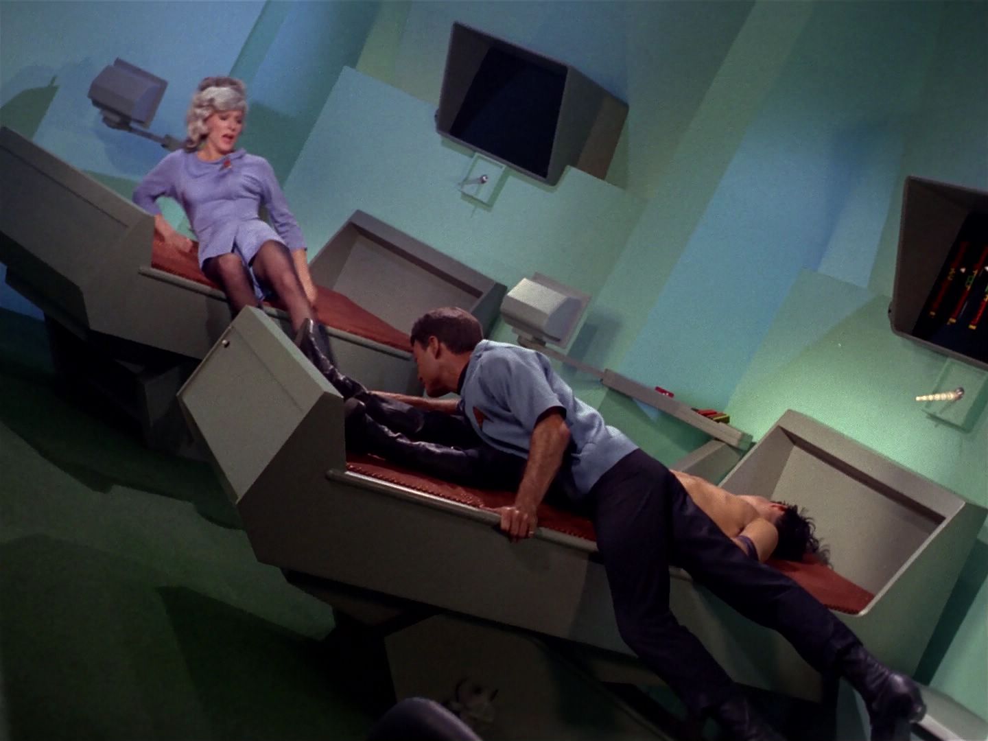 ariane179254_StarTrek_1x04_TheNakedTime_1452.jpg