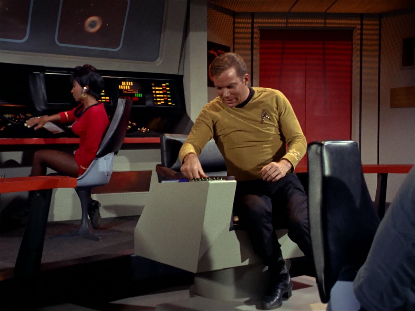 ariane179254_StarTrek_1x04_TheNakedTime_1465.jpg