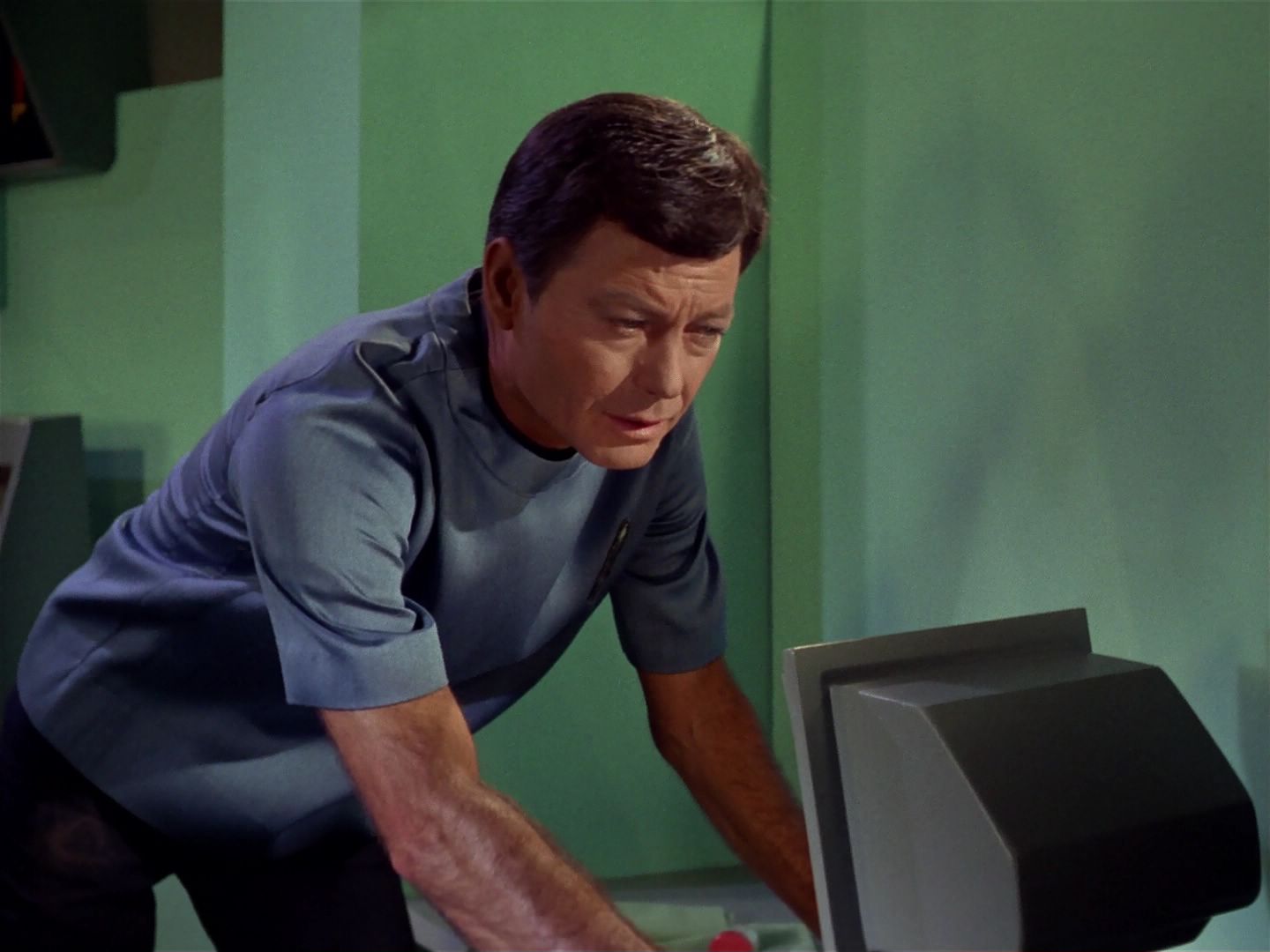 ariane179254_StarTrek_1x04_TheNakedTime_1468.jpg