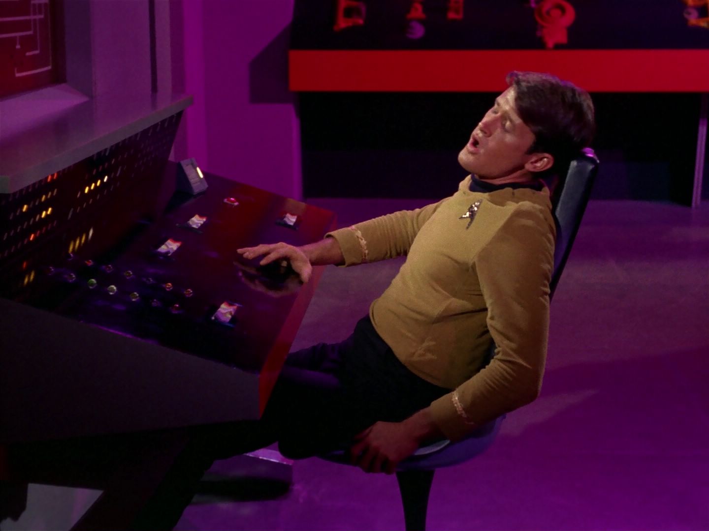 ariane179254_StarTrek_1x04_TheNakedTime_1514.jpg