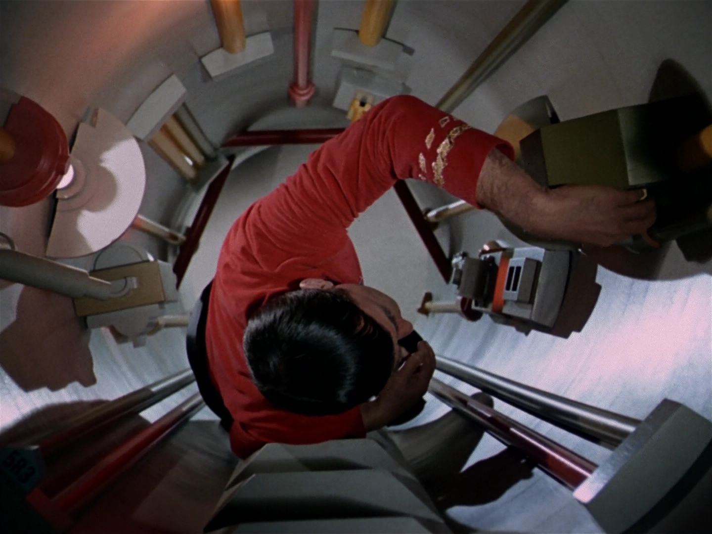 ariane179254_StarTrek_1x04_TheNakedTime_1542.jpg