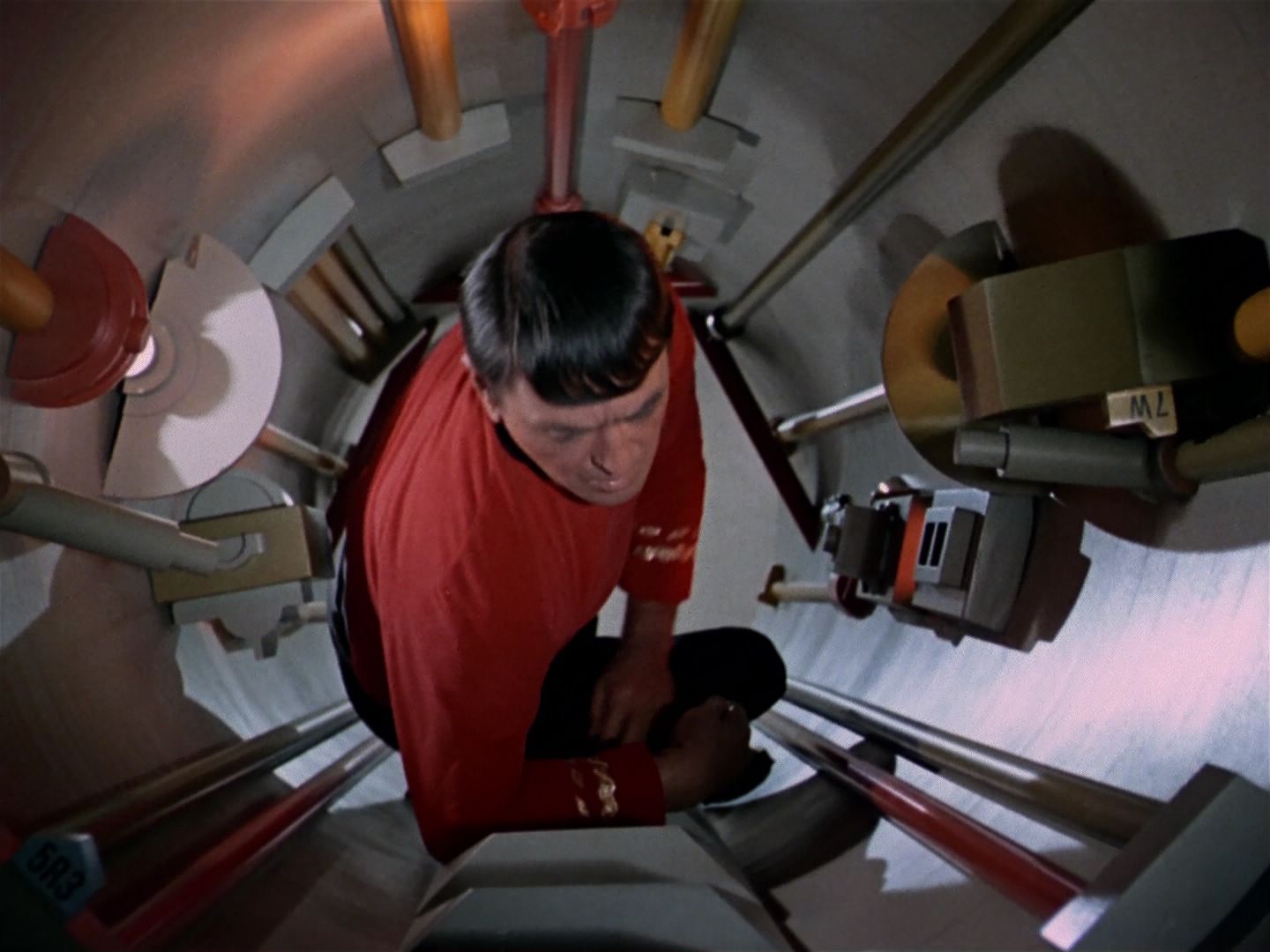 ariane179254_StarTrek_1x04_TheNakedTime_1546.jpg