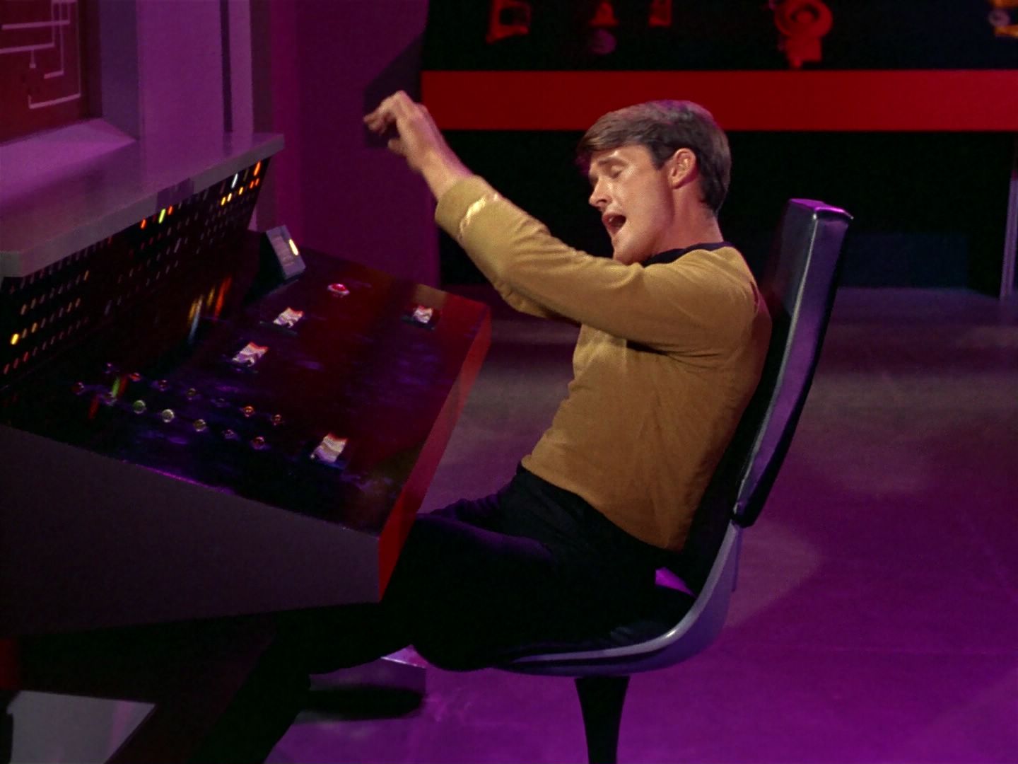 ariane179254_StarTrek_1x04_TheNakedTime_1558.jpg