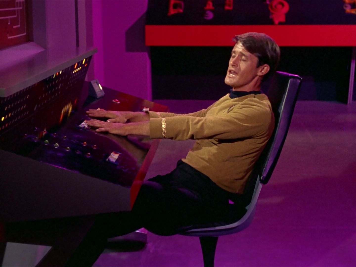 ariane179254_StarTrek_1x04_TheNakedTime_1561.jpg