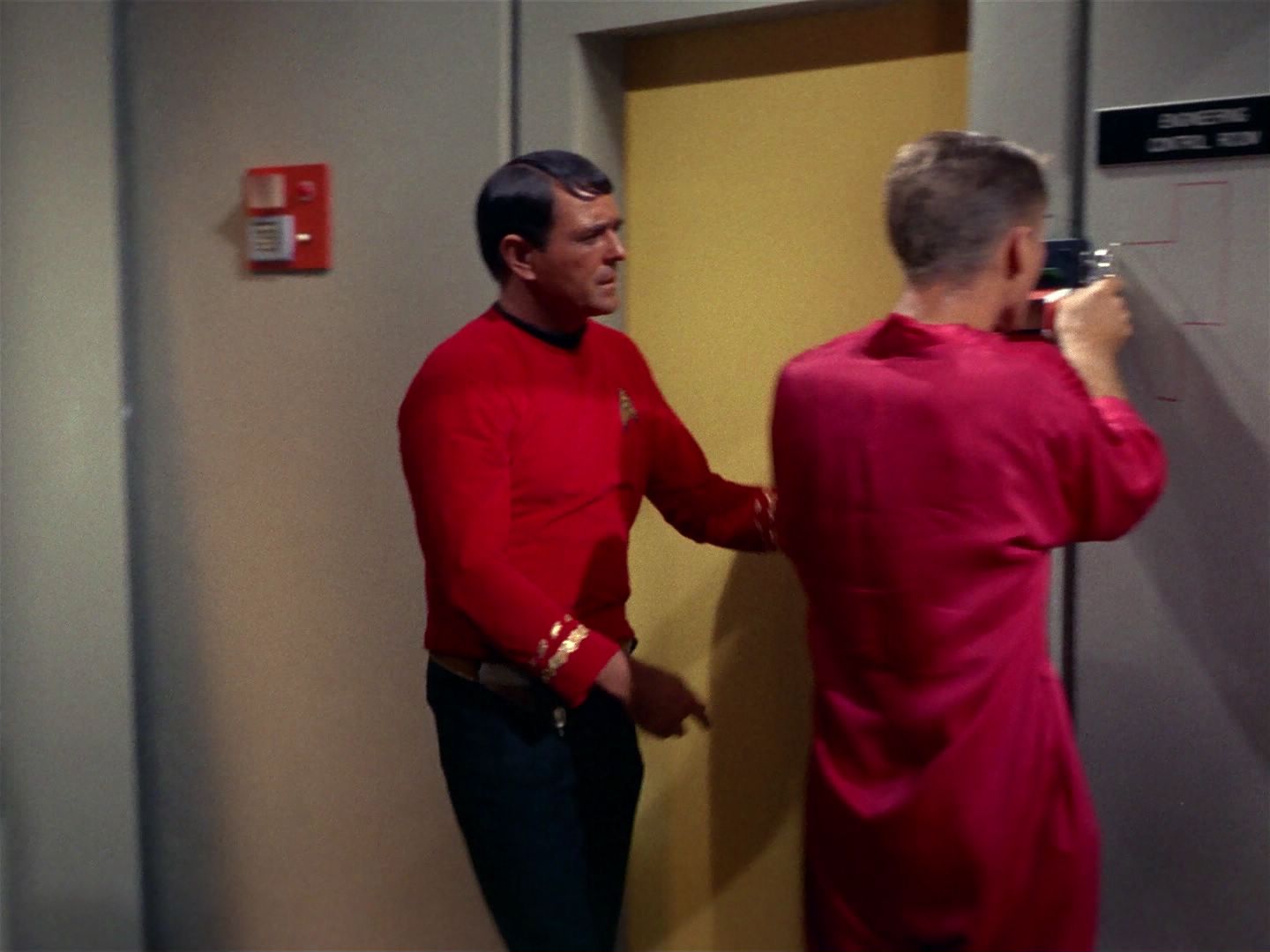 ariane179254_StarTrek_1x04_TheNakedTime_1572.jpg