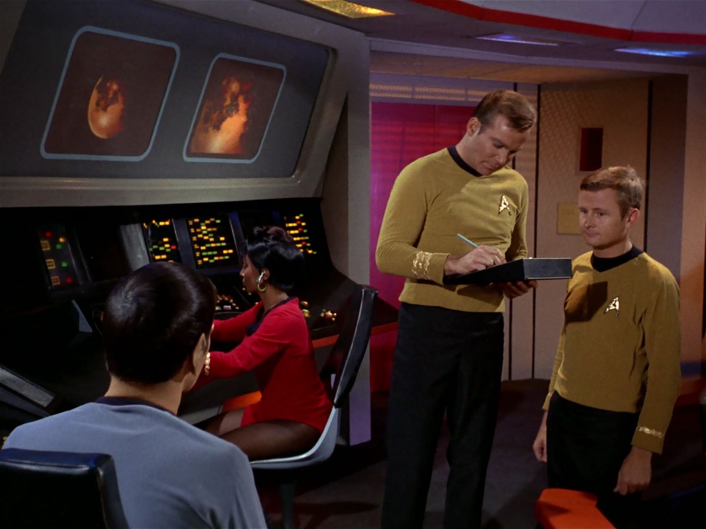 ariane179254_StarTrek_1x04_TheNakedTime_1587.jpg