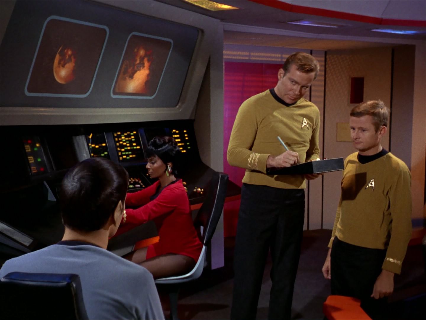 ariane179254_StarTrek_1x04_TheNakedTime_1589.jpg