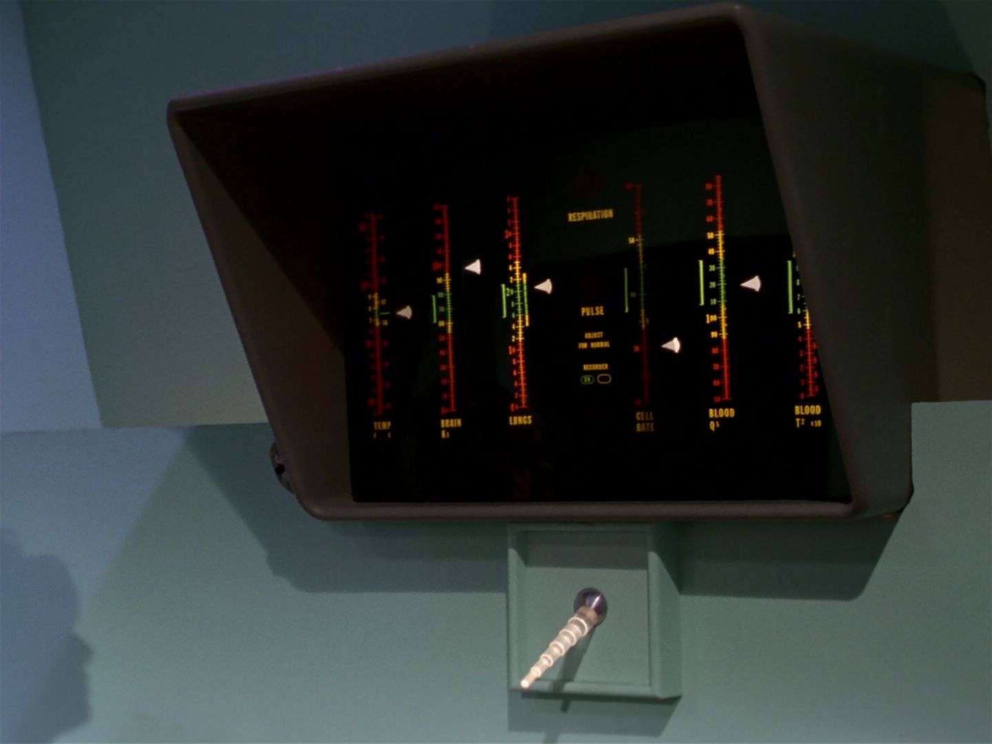 ariane179254_StarTrek_1x04_TheNakedTime_1676.jpg