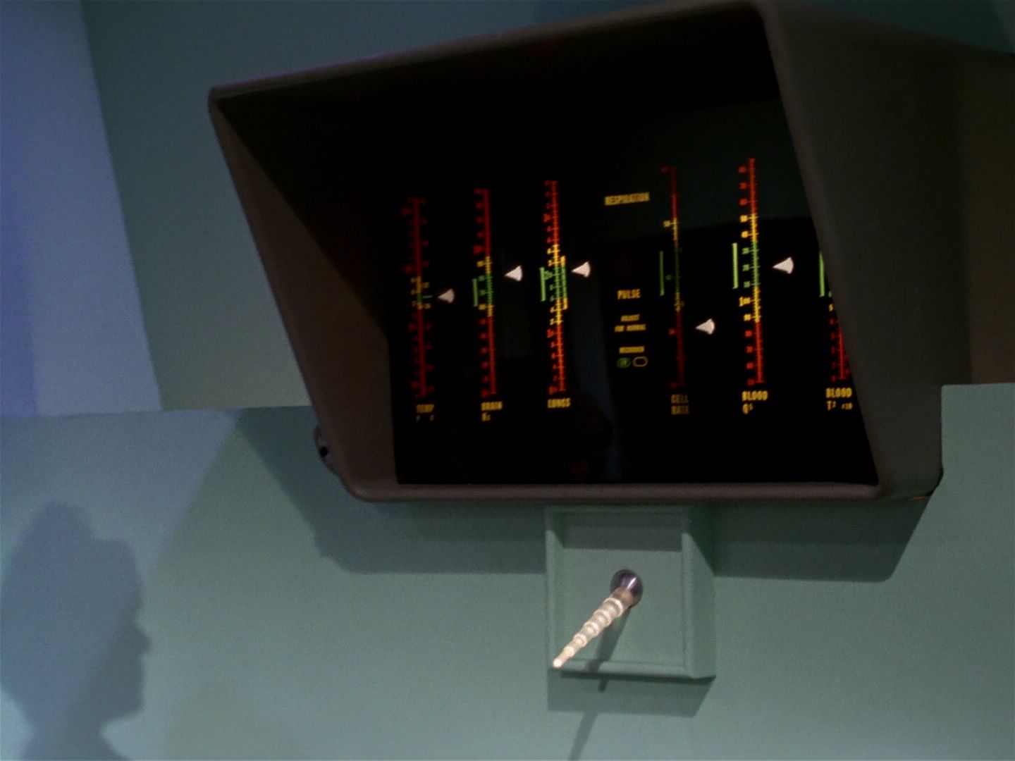 ariane179254_StarTrek_1x04_TheNakedTime_1677.jpg