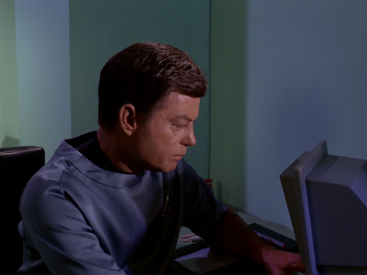 ariane179254_StarTrek_1x04_TheNakedTime_1688.jpg