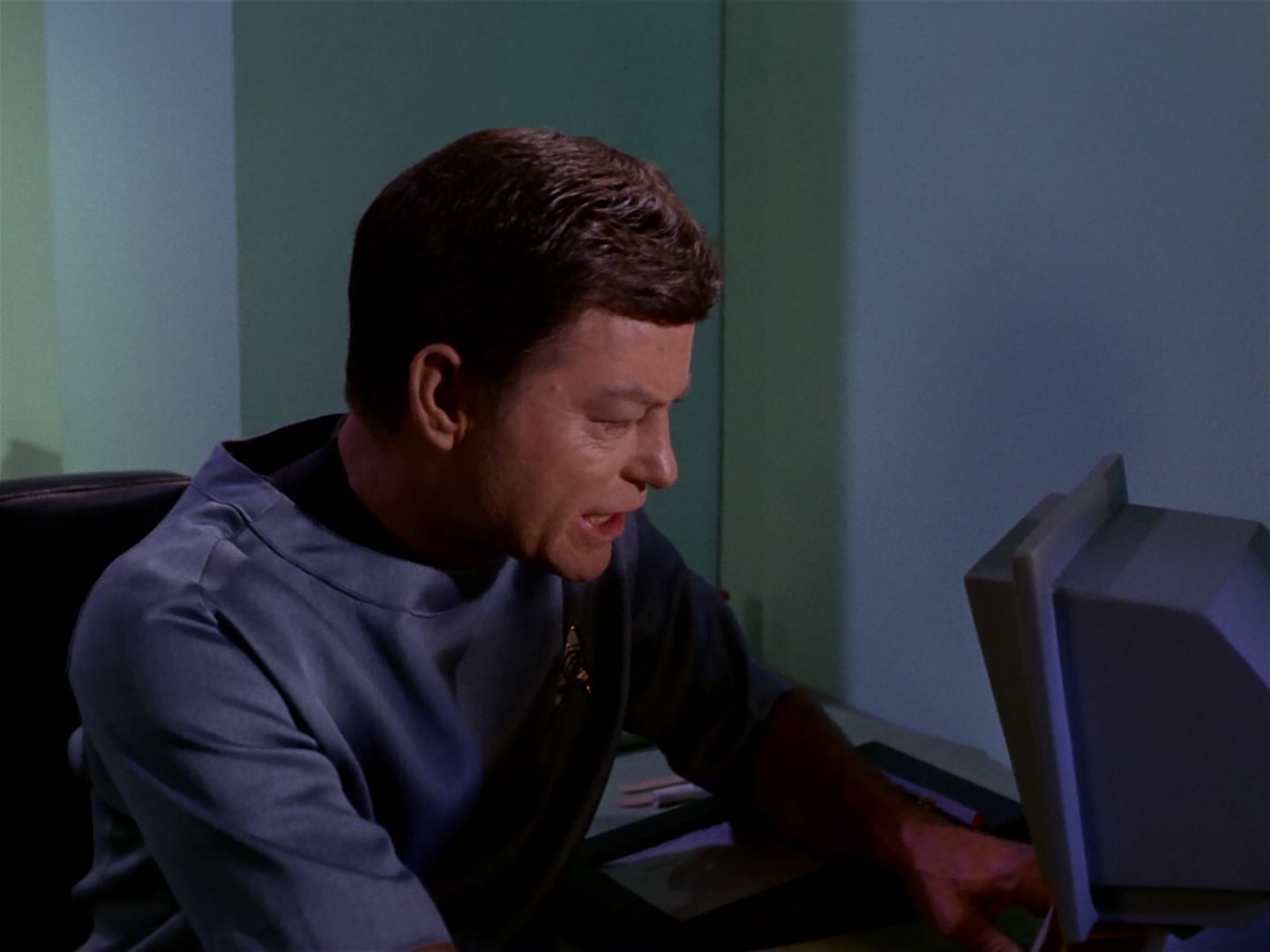 ariane179254_StarTrek_1x04_TheNakedTime_1693.jpg