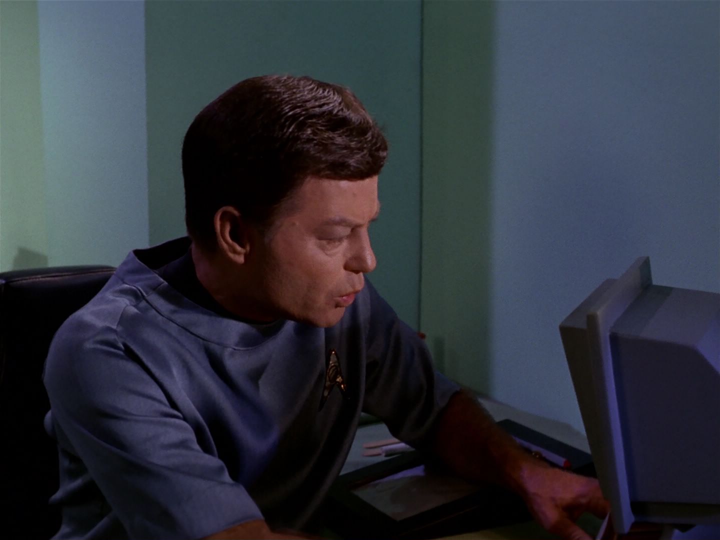ariane179254_StarTrek_1x04_TheNakedTime_1696.jpg