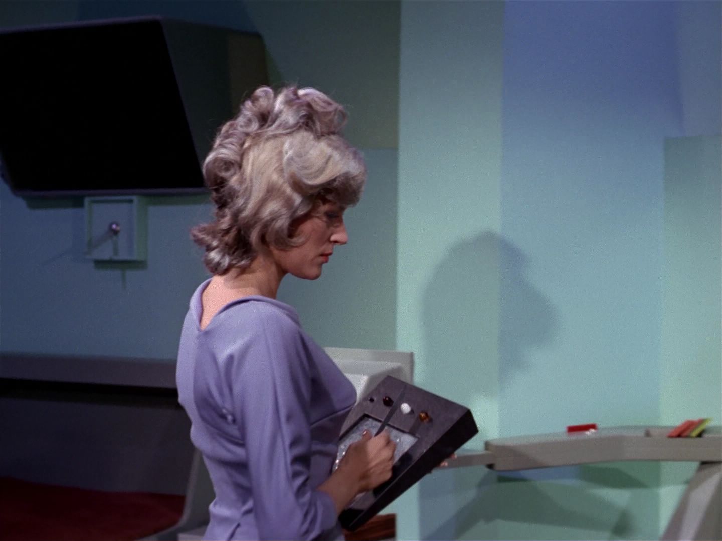 ariane179254_StarTrek_1x04_TheNakedTime_1714.jpg