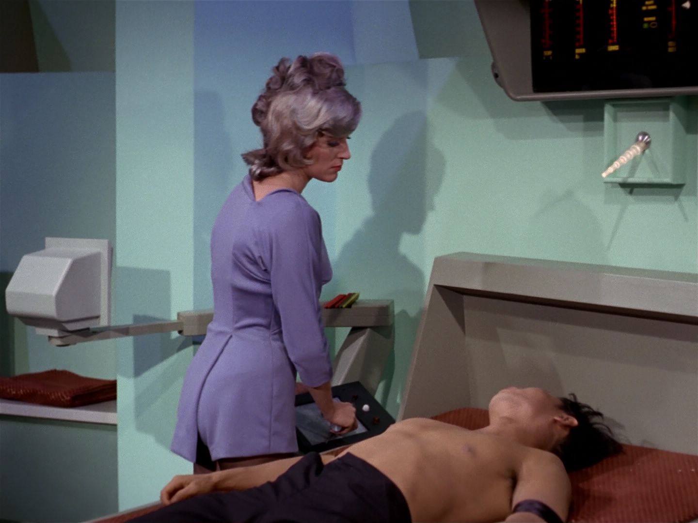 ariane179254_StarTrek_1x04_TheNakedTime_1717.jpg