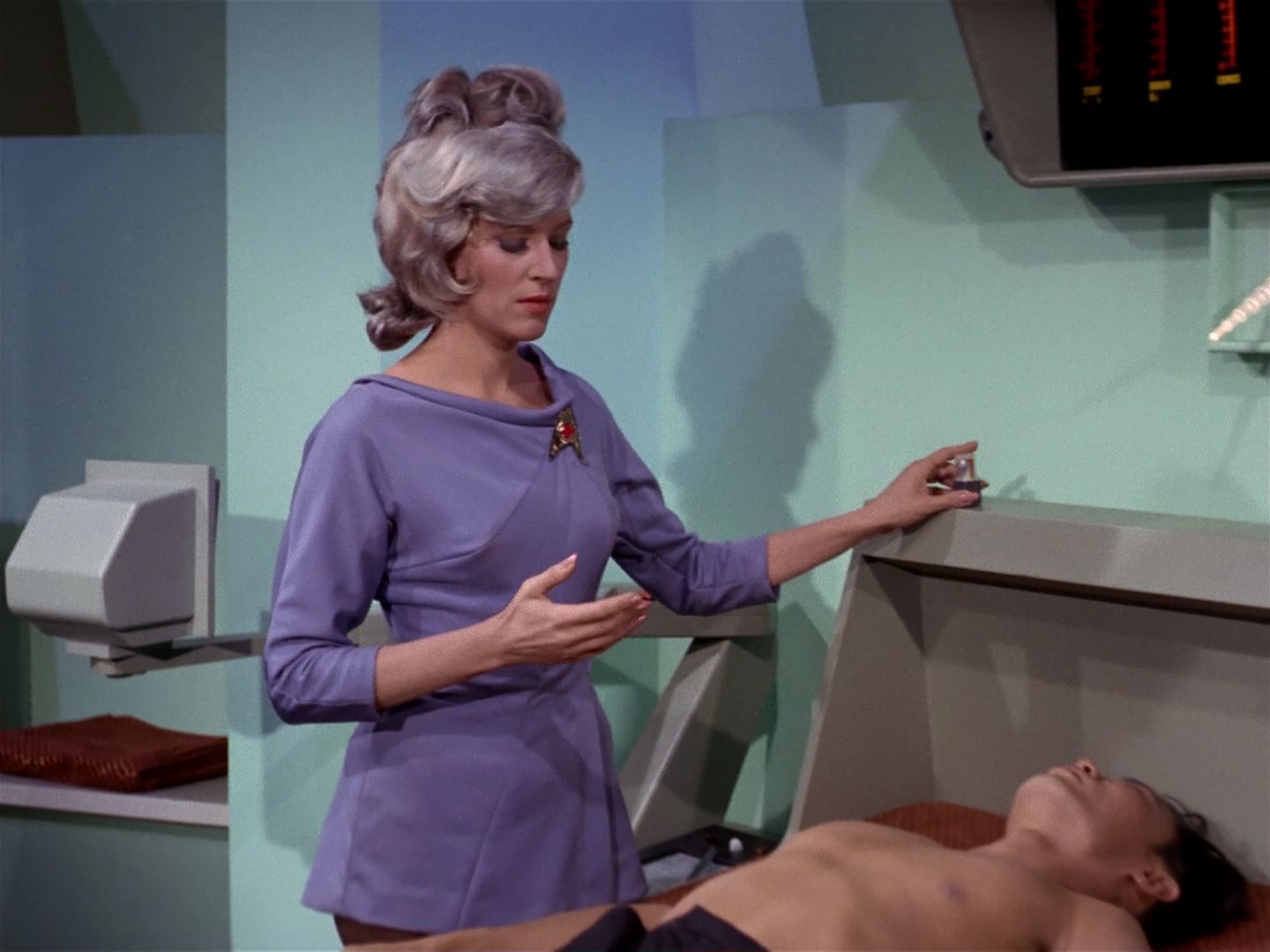 ariane179254_StarTrek_1x04_TheNakedTime_1727.jpg
