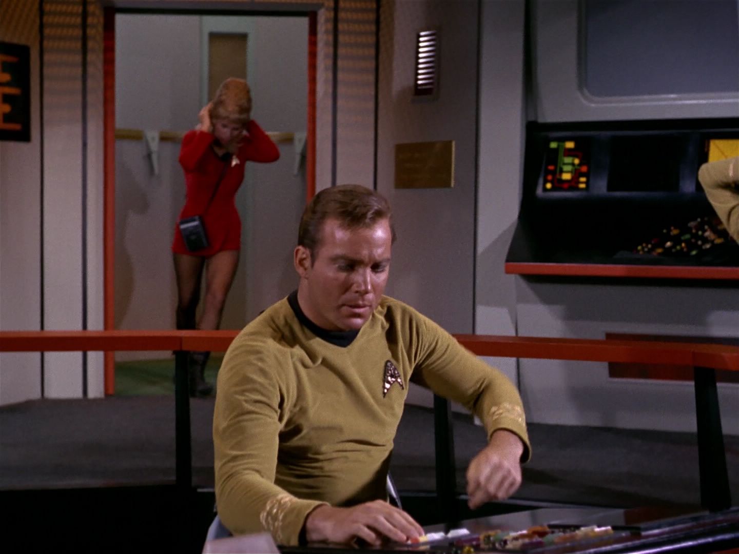 ariane179254_StarTrek_1x04_TheNakedTime_1753.jpg
