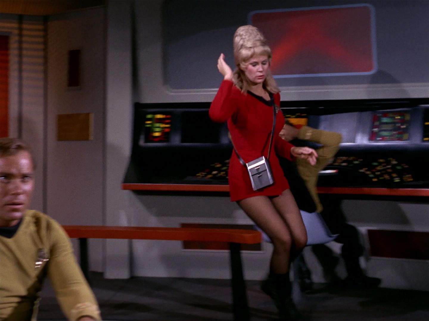 ariane179254_StarTrek_1x04_TheNakedTime_1755.jpg