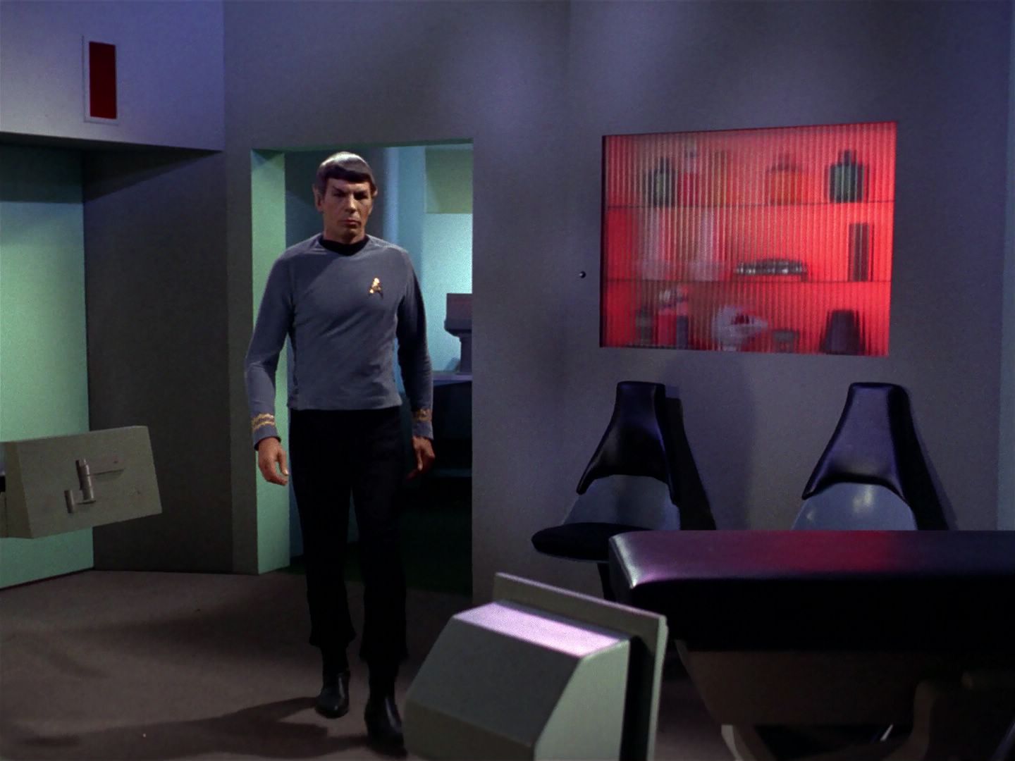 ariane179254_StarTrek_1x04_TheNakedTime_1799.jpg