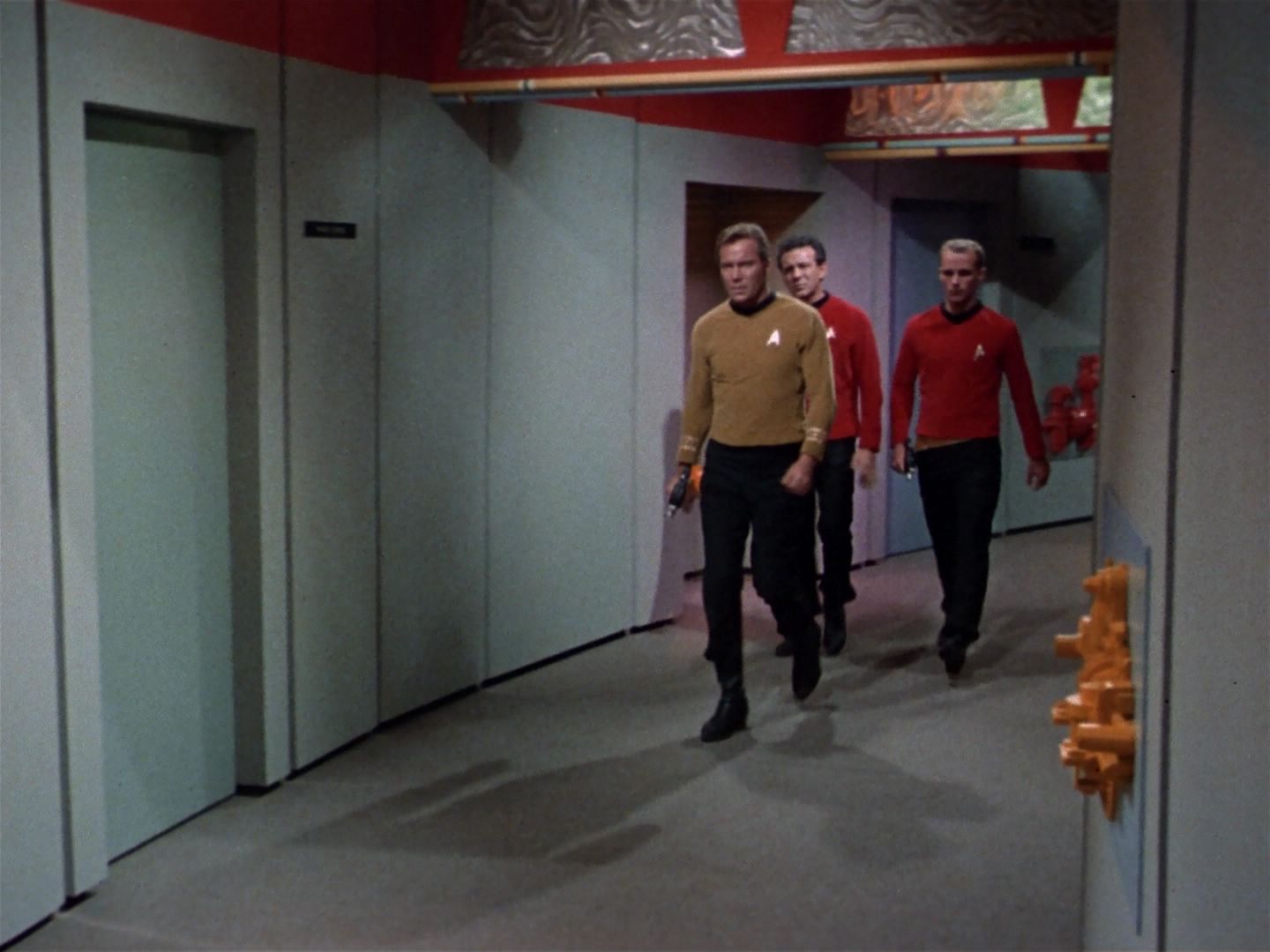 ariane179254_StarTrek_1x04_TheNakedTime_1999.jpg