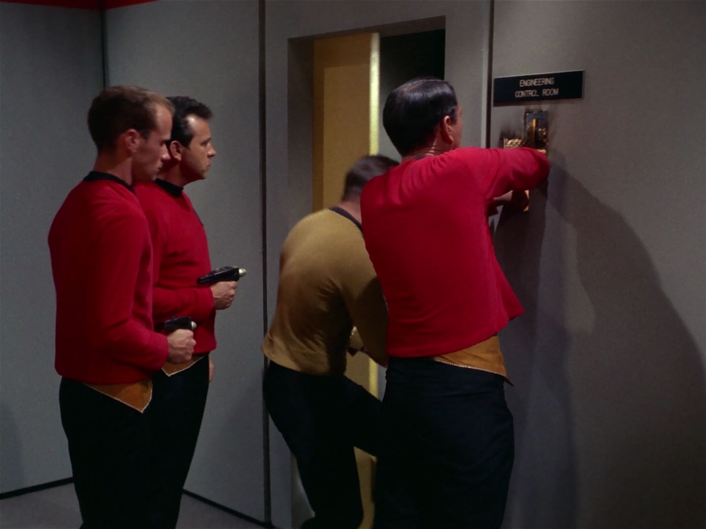 ariane179254_StarTrek_1x04_TheNakedTime_2035.jpg