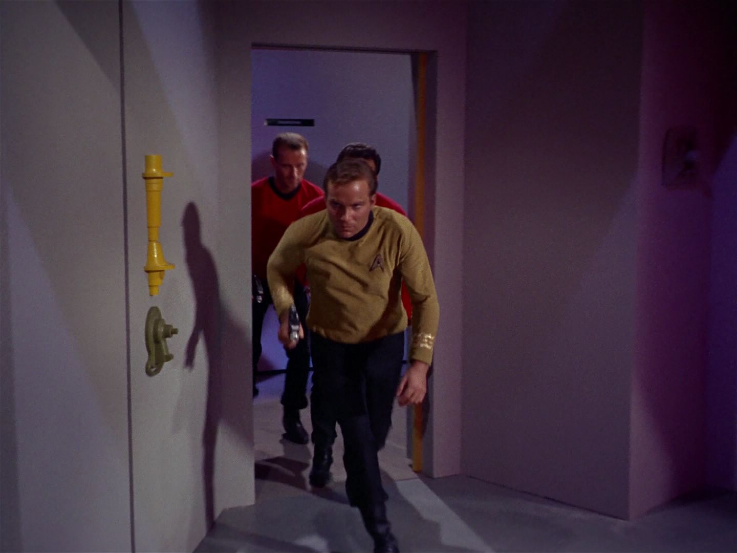 ariane179254_StarTrek_1x04_TheNakedTime_2036.jpg