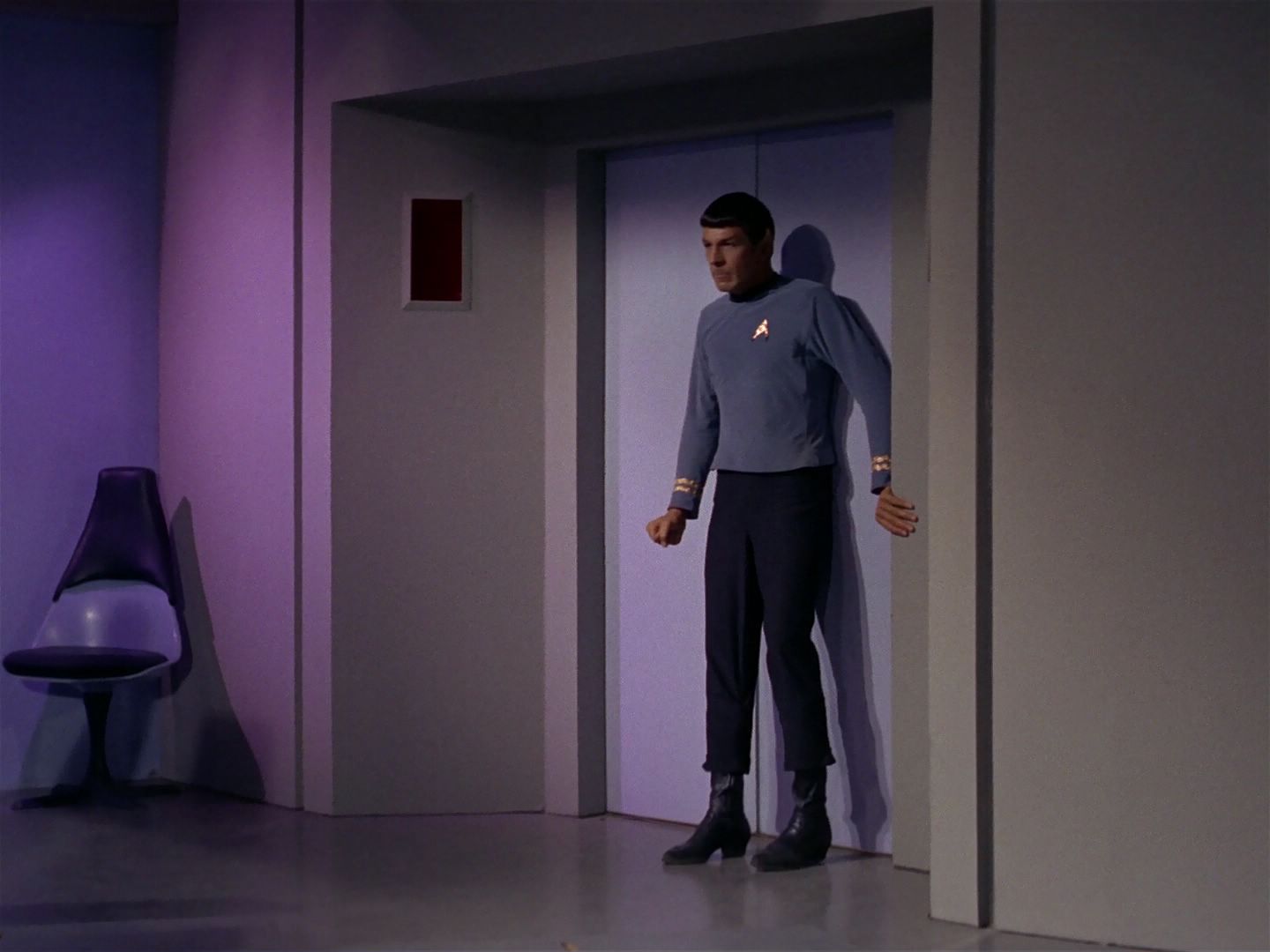ariane179254_StarTrek_1x04_TheNakedTime_2070.jpg