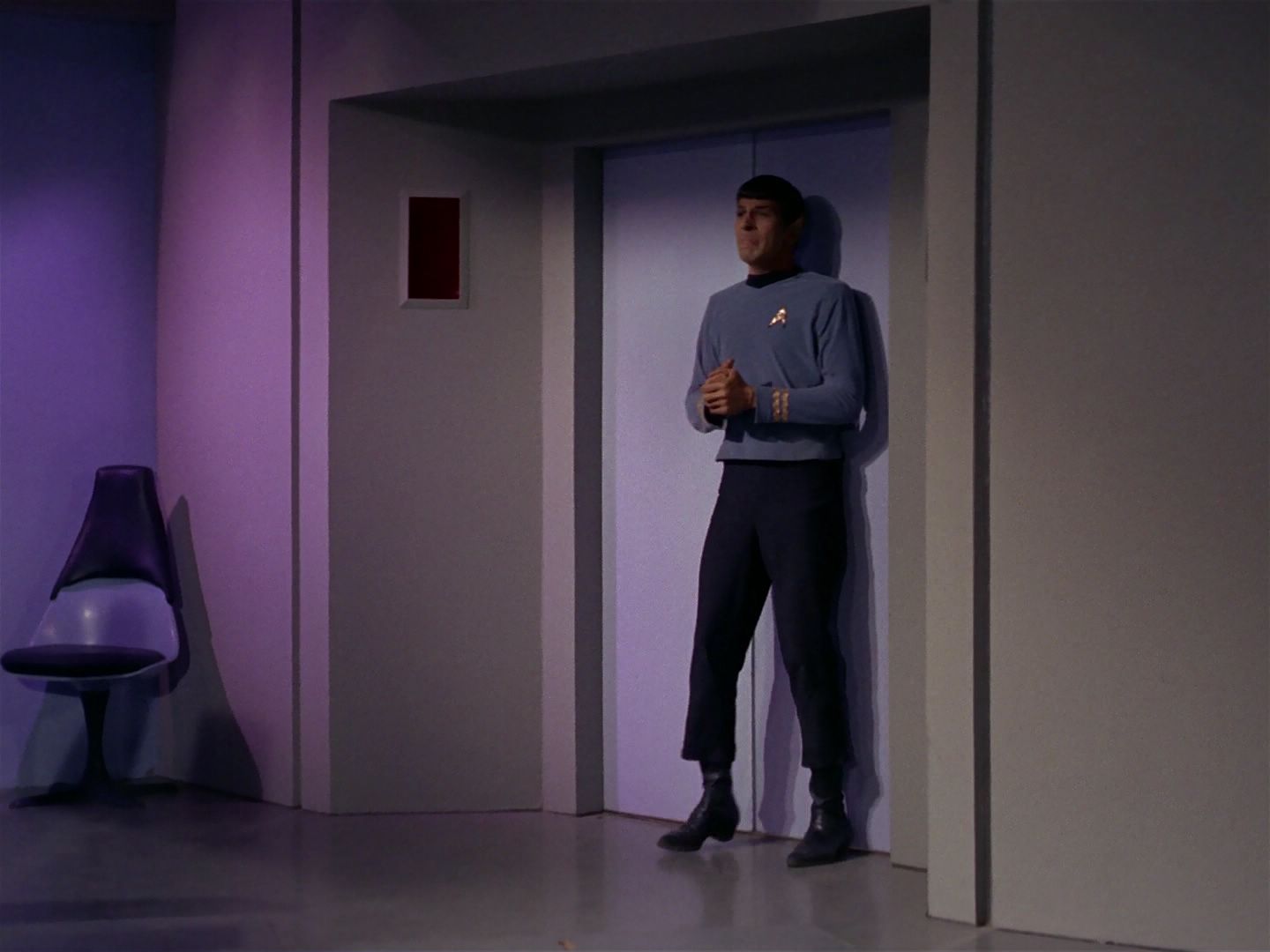 ariane179254_StarTrek_1x04_TheNakedTime_2082.jpg