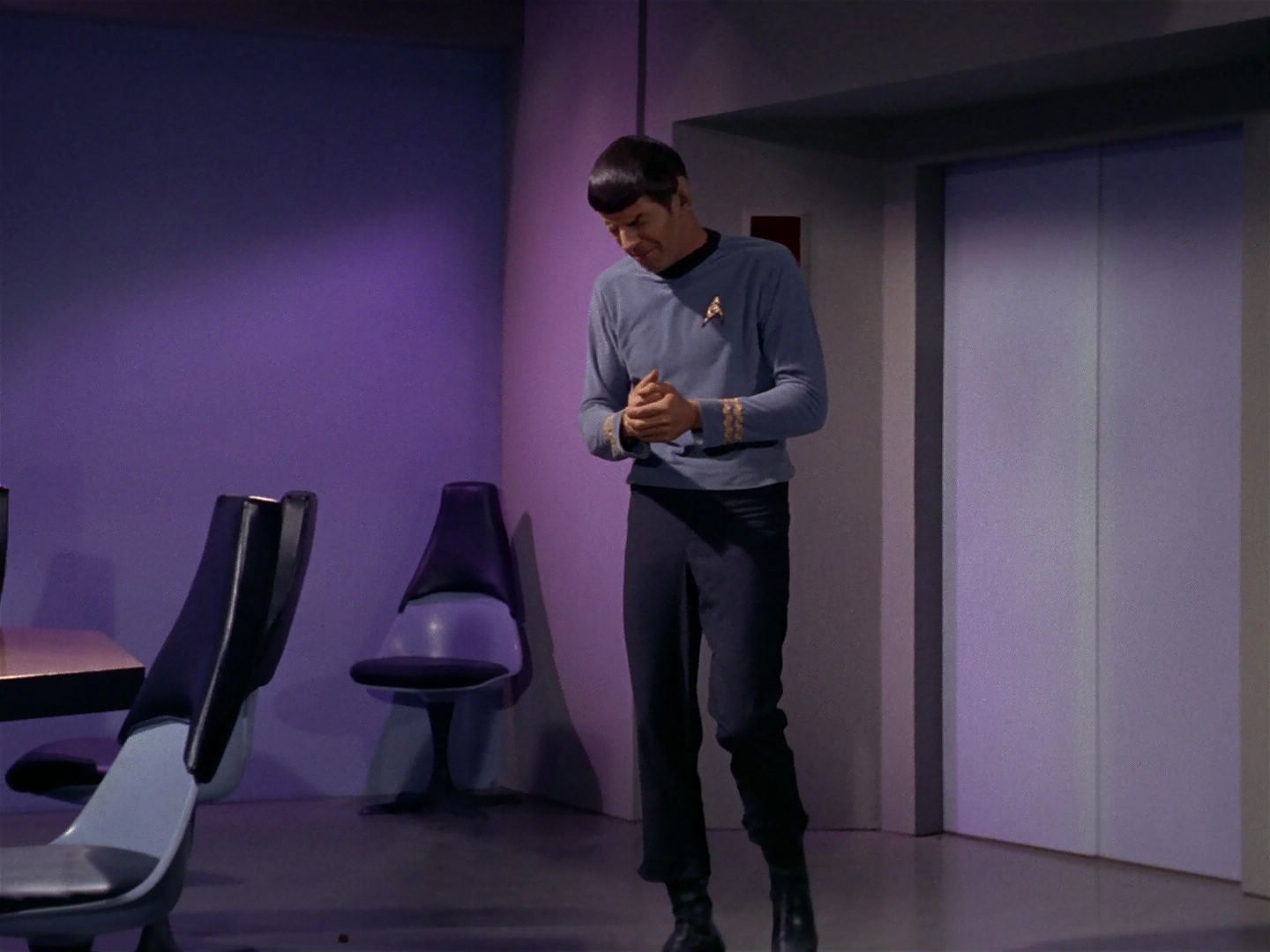 ariane179254_StarTrek_1x04_TheNakedTime_2092.jpg