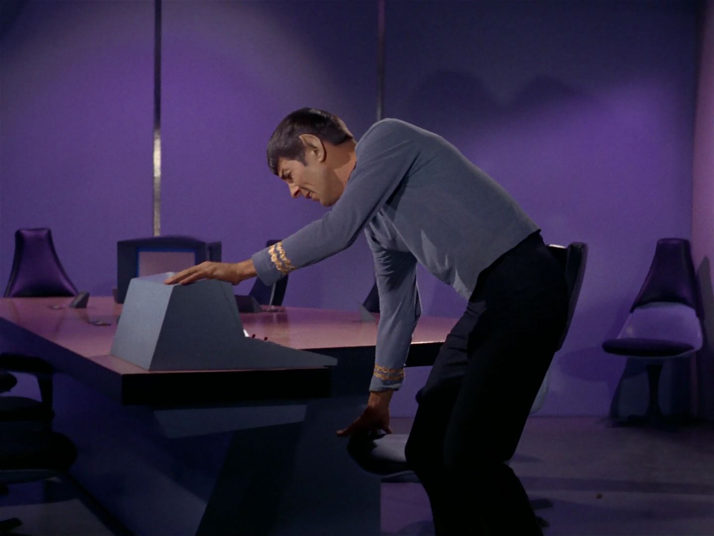 ariane179254_StarTrek_1x04_TheNakedTime_2100.jpg