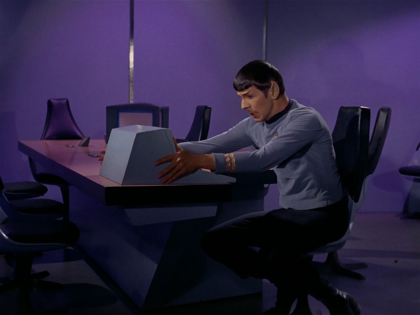ariane179254_StarTrek_1x04_TheNakedTime_2104.jpg