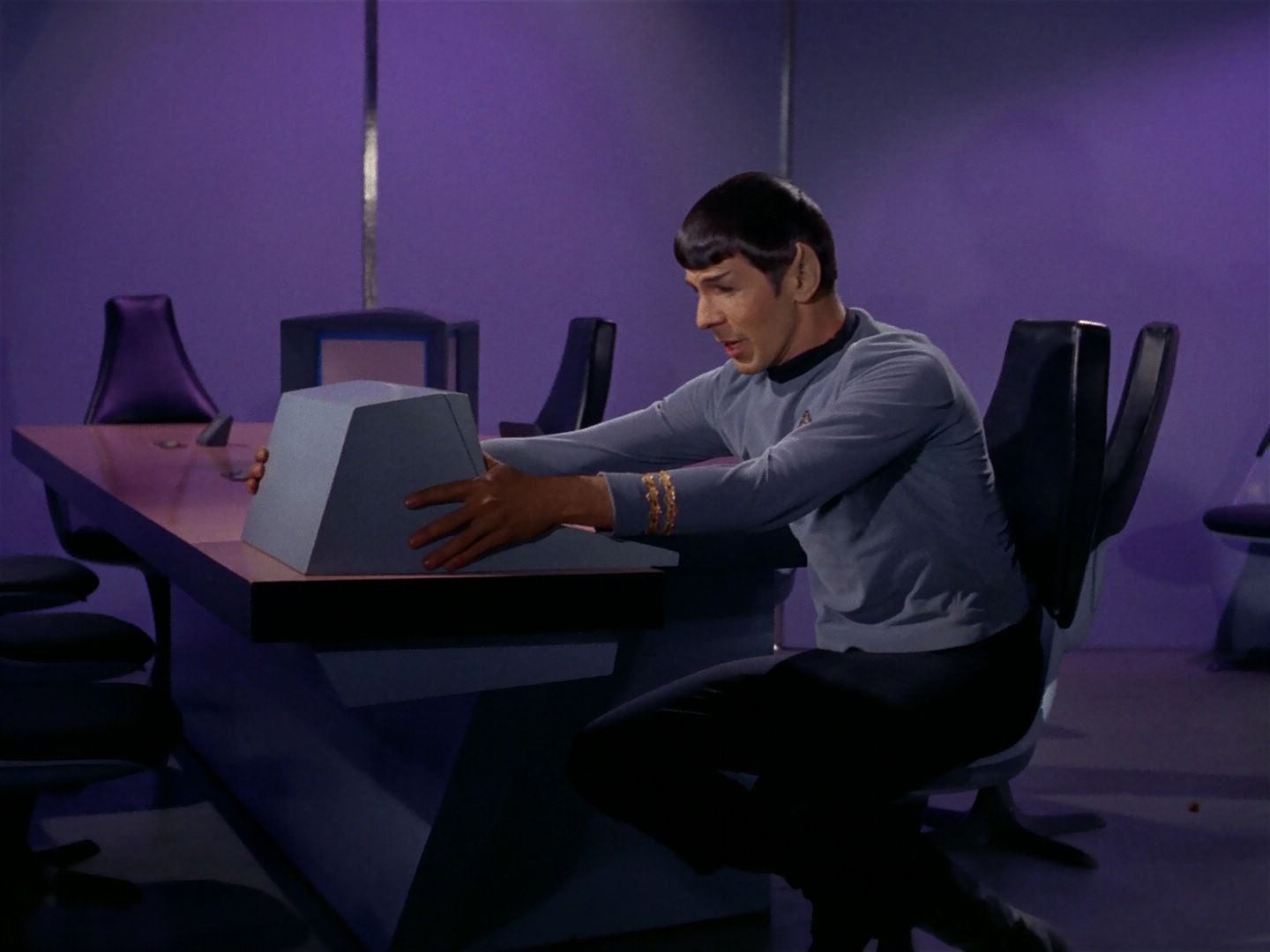 ariane179254_StarTrek_1x04_TheNakedTime_2107.jpg