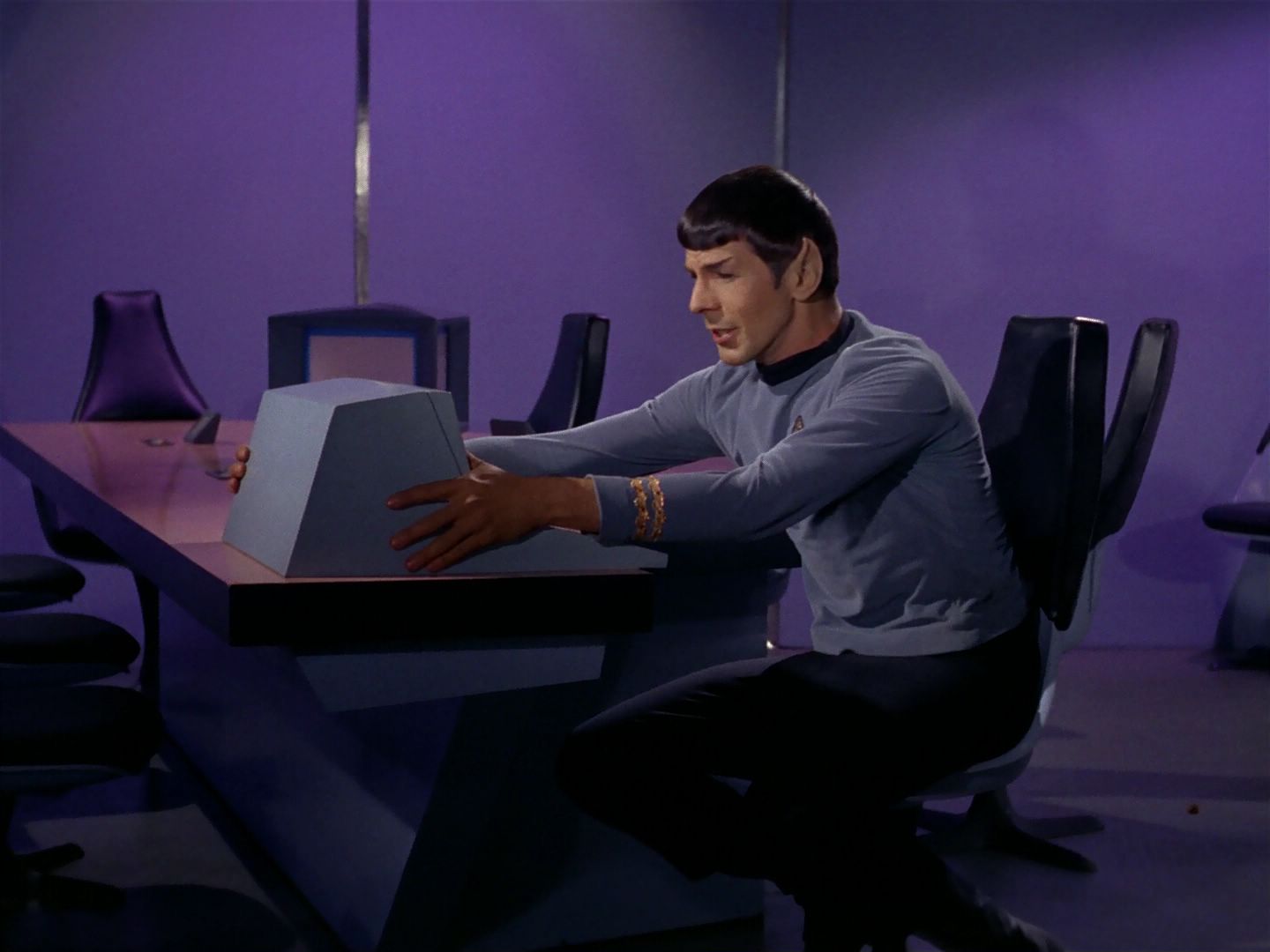 ariane179254_StarTrek_1x04_TheNakedTime_2108.jpg
