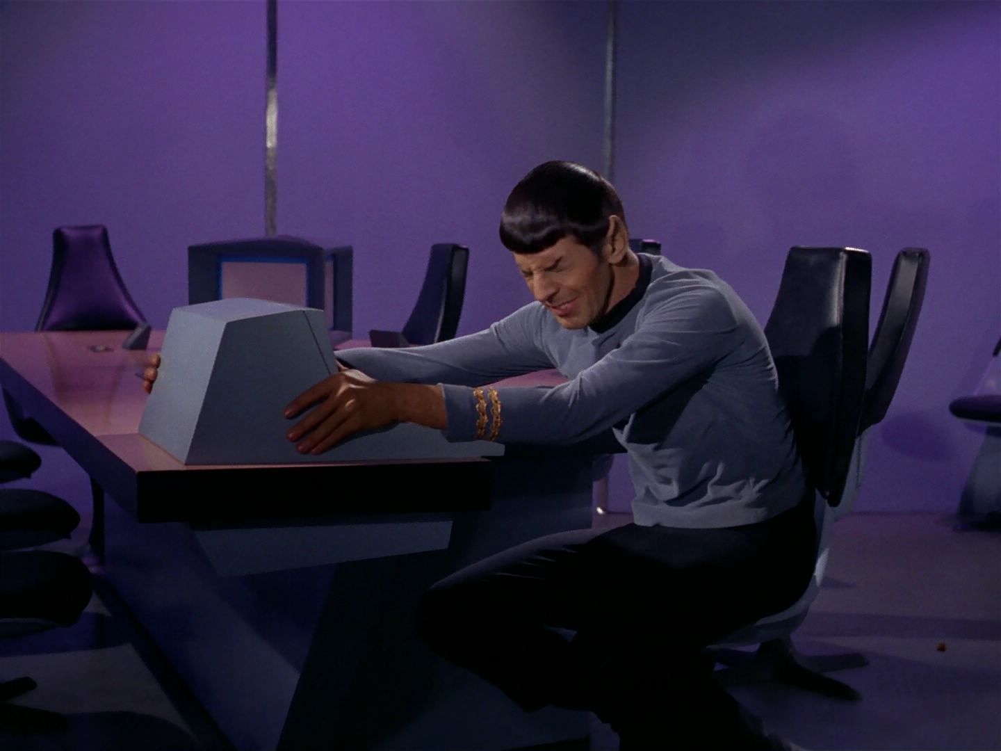 ariane179254_StarTrek_1x04_TheNakedTime_2111.jpg