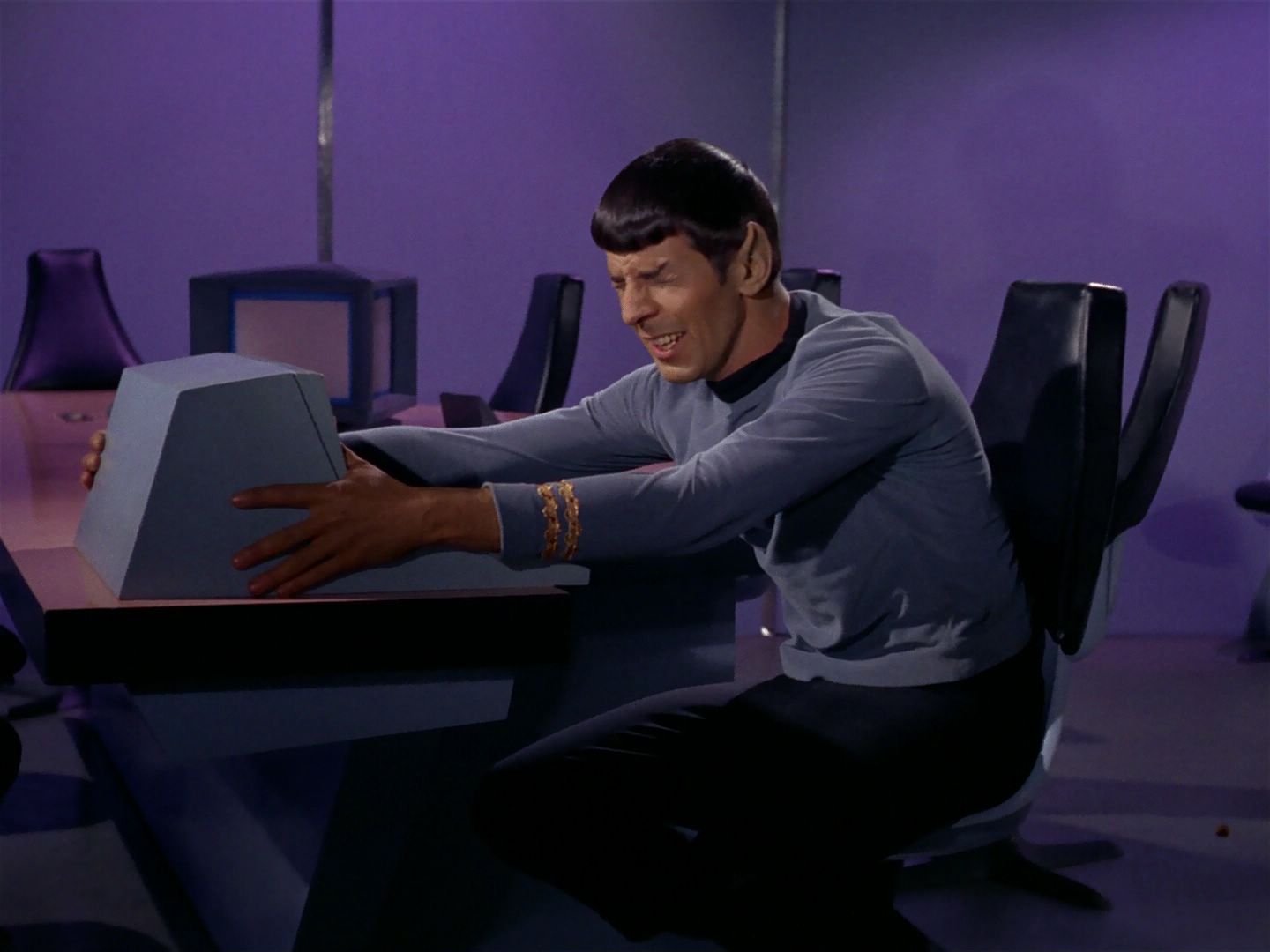 ariane179254_StarTrek_1x04_TheNakedTime_2116.jpg