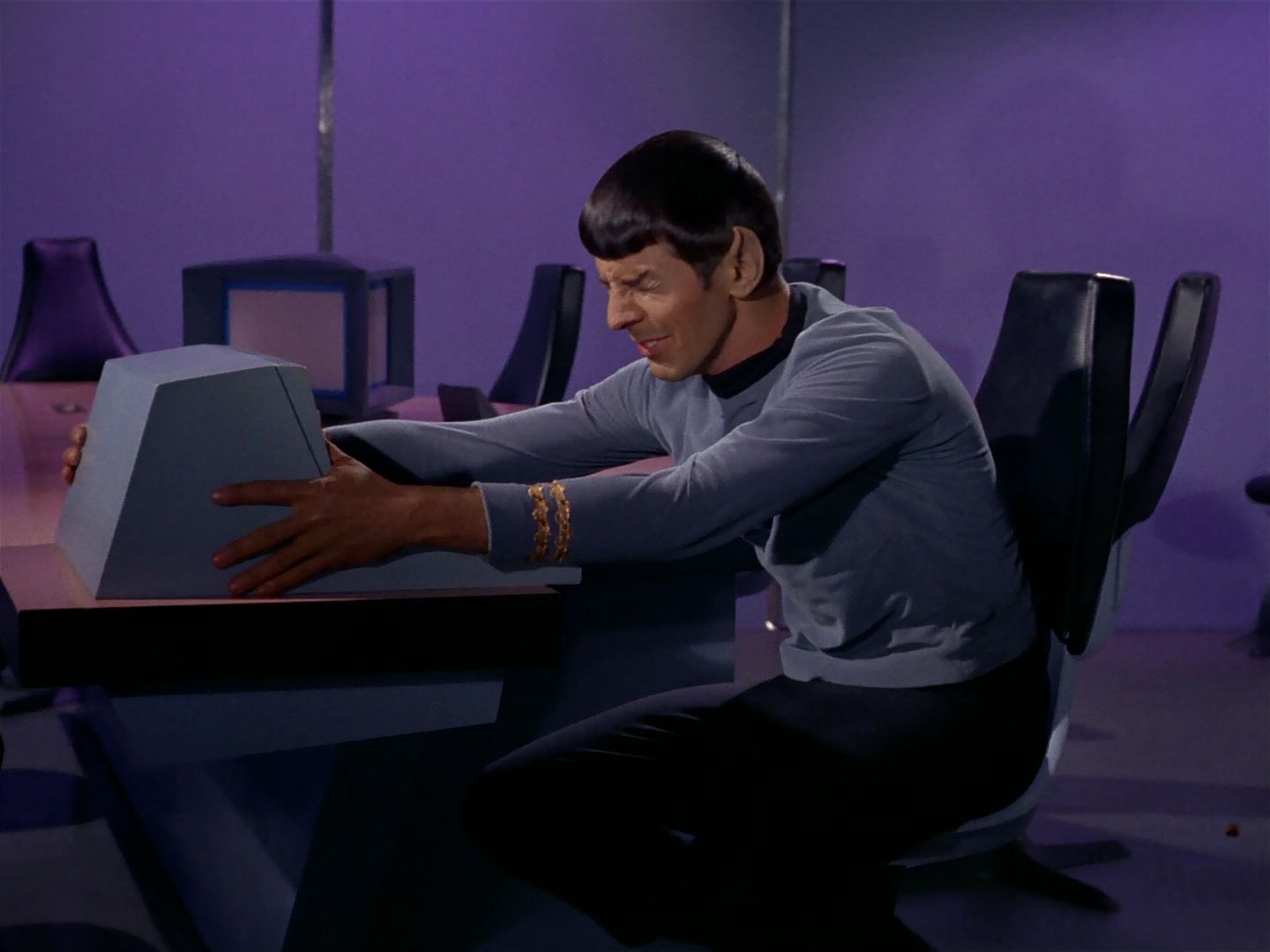 ariane179254_StarTrek_1x04_TheNakedTime_2117.jpg