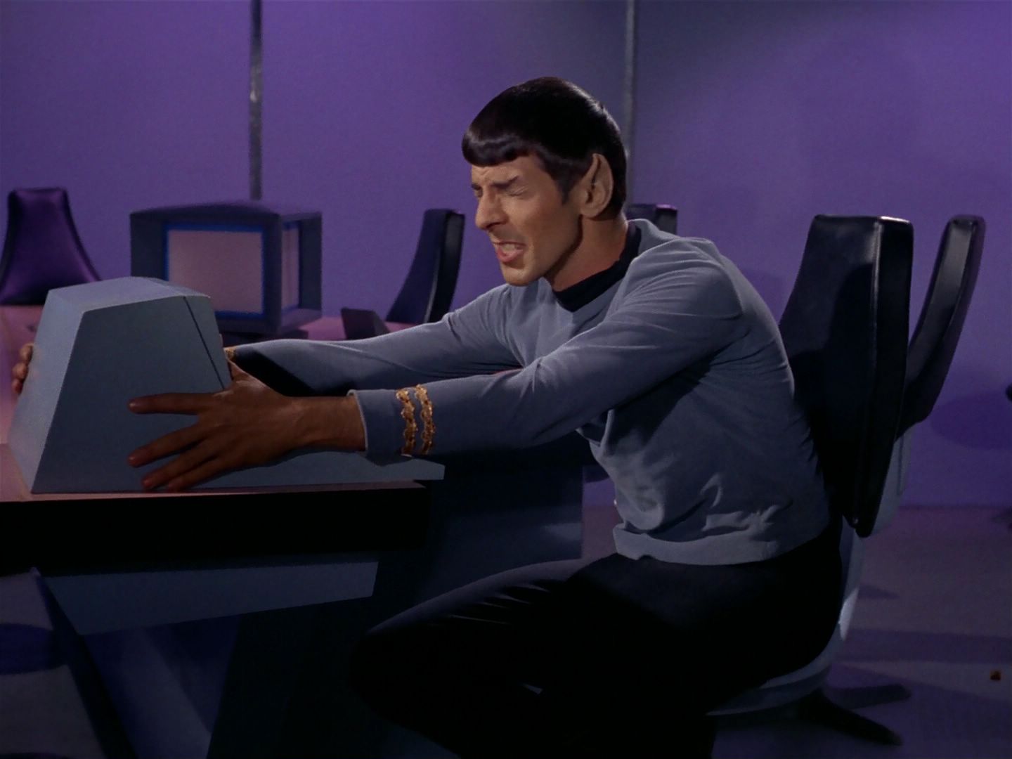 ariane179254_StarTrek_1x04_TheNakedTime_2119.jpg