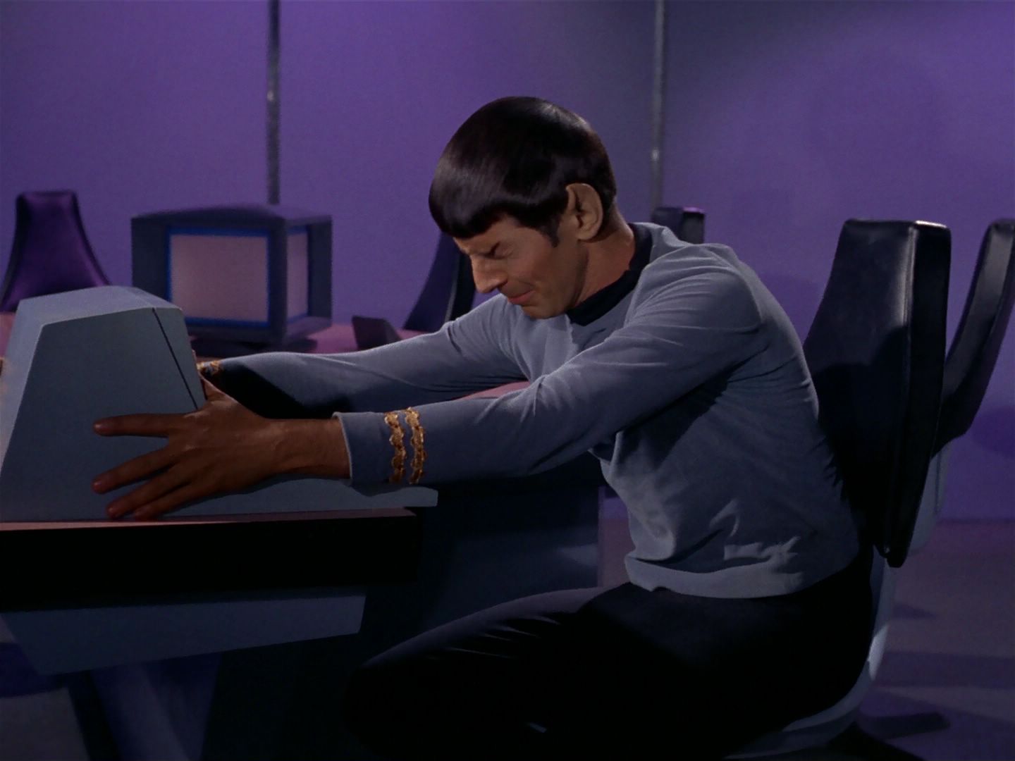 ariane179254_StarTrek_1x04_TheNakedTime_2122.jpg